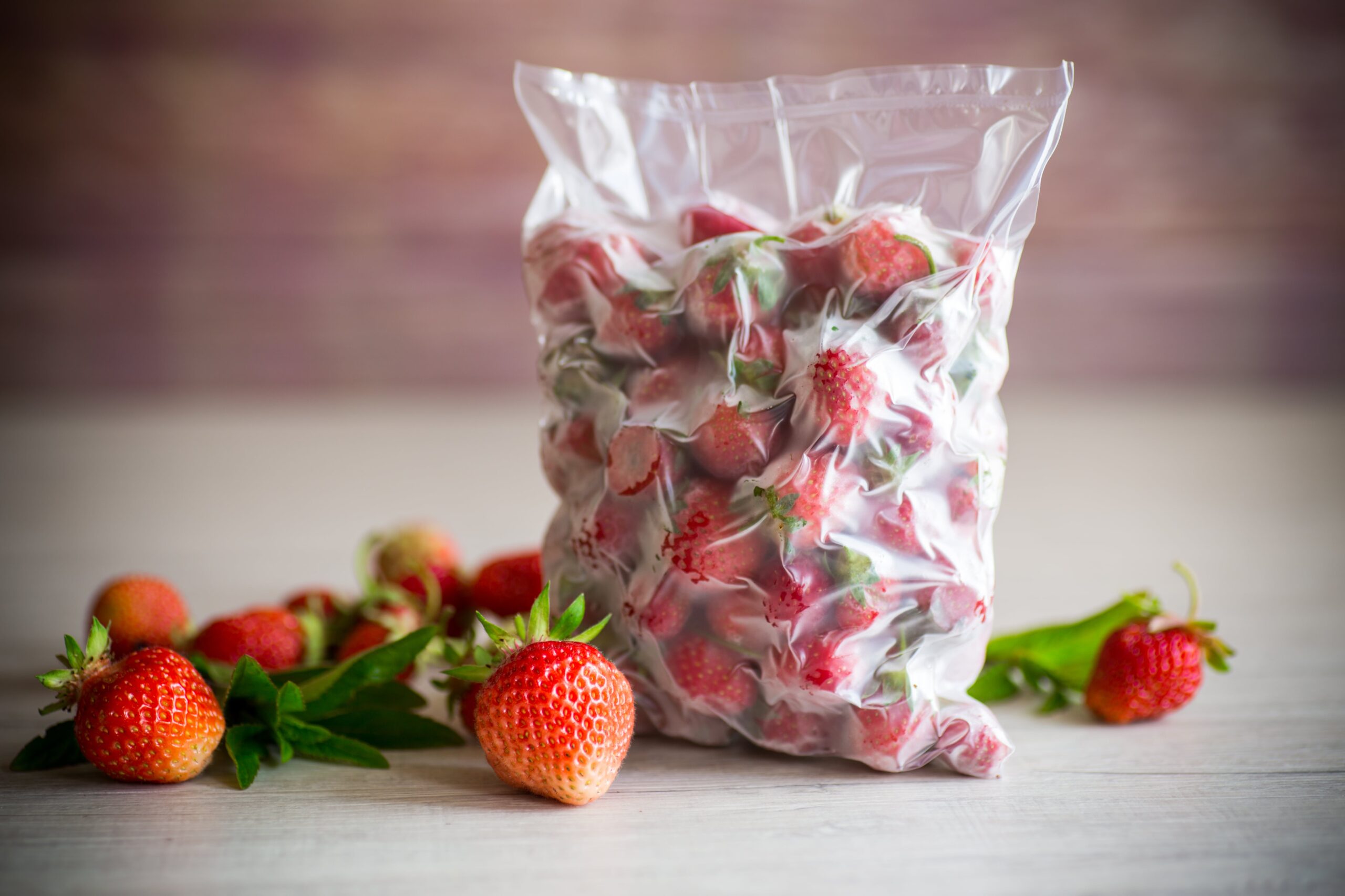 Key features of PolyExpert frozen food packaging like cold resistance and moisture barrier
